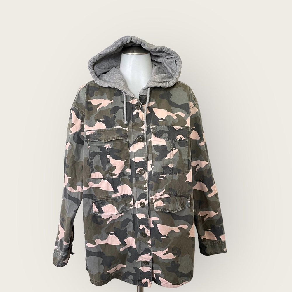 Woman’s size 14 H&M camo patterned jacket with sweatshirt lined hood!